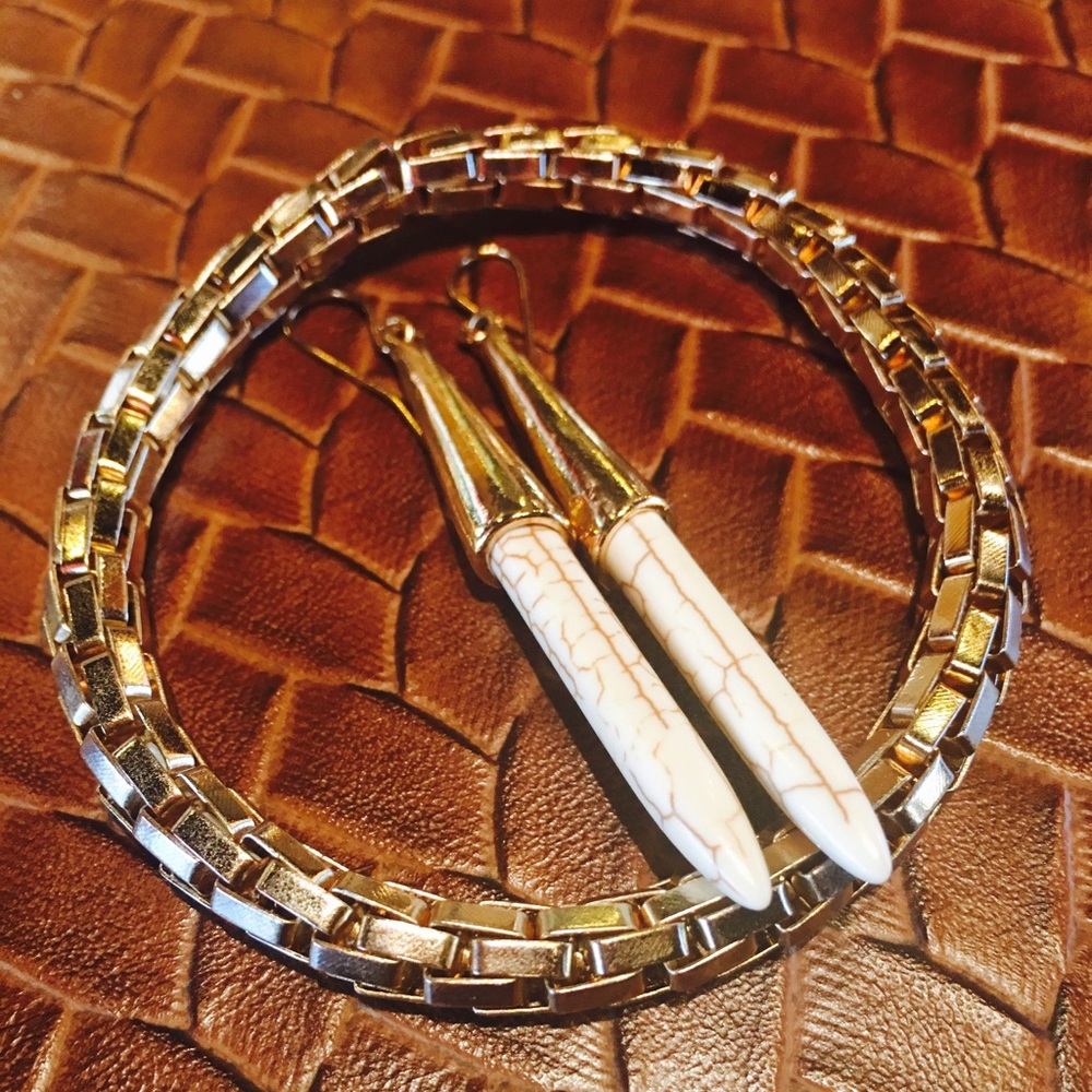 Beautiful Dangle Earrings - Picture 1 of 6